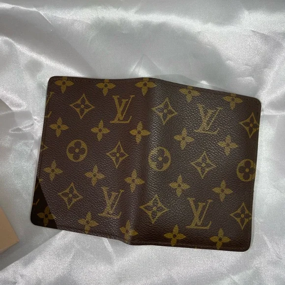 AUTHENTIC VINTAGE LOUIS VUITTON Monogram bifold wallet with box and dust cover🔥